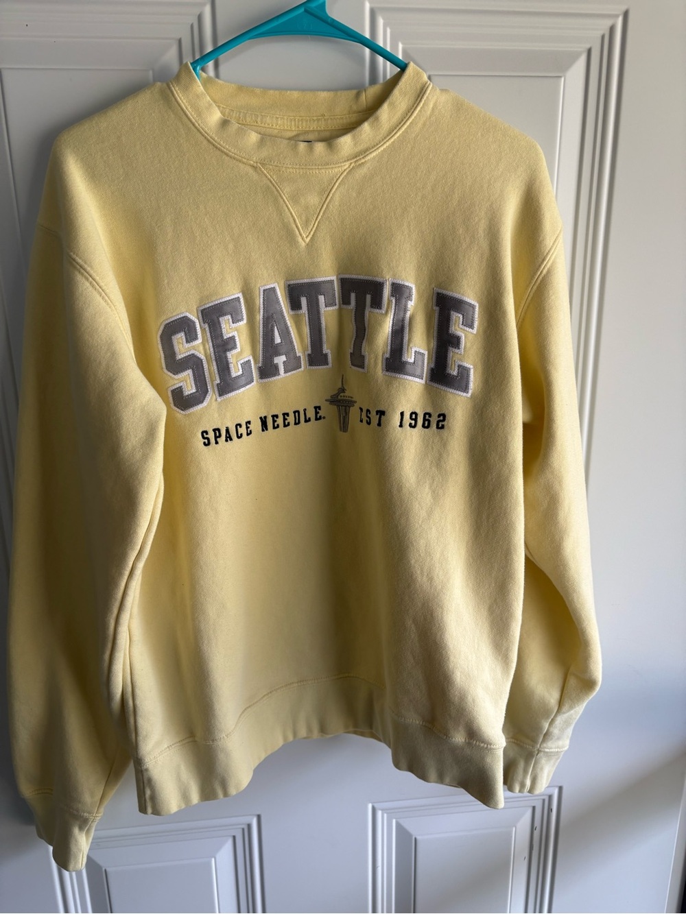 Yellow Seattle Graphic Crew Sweatshirt - Casual Crewneck